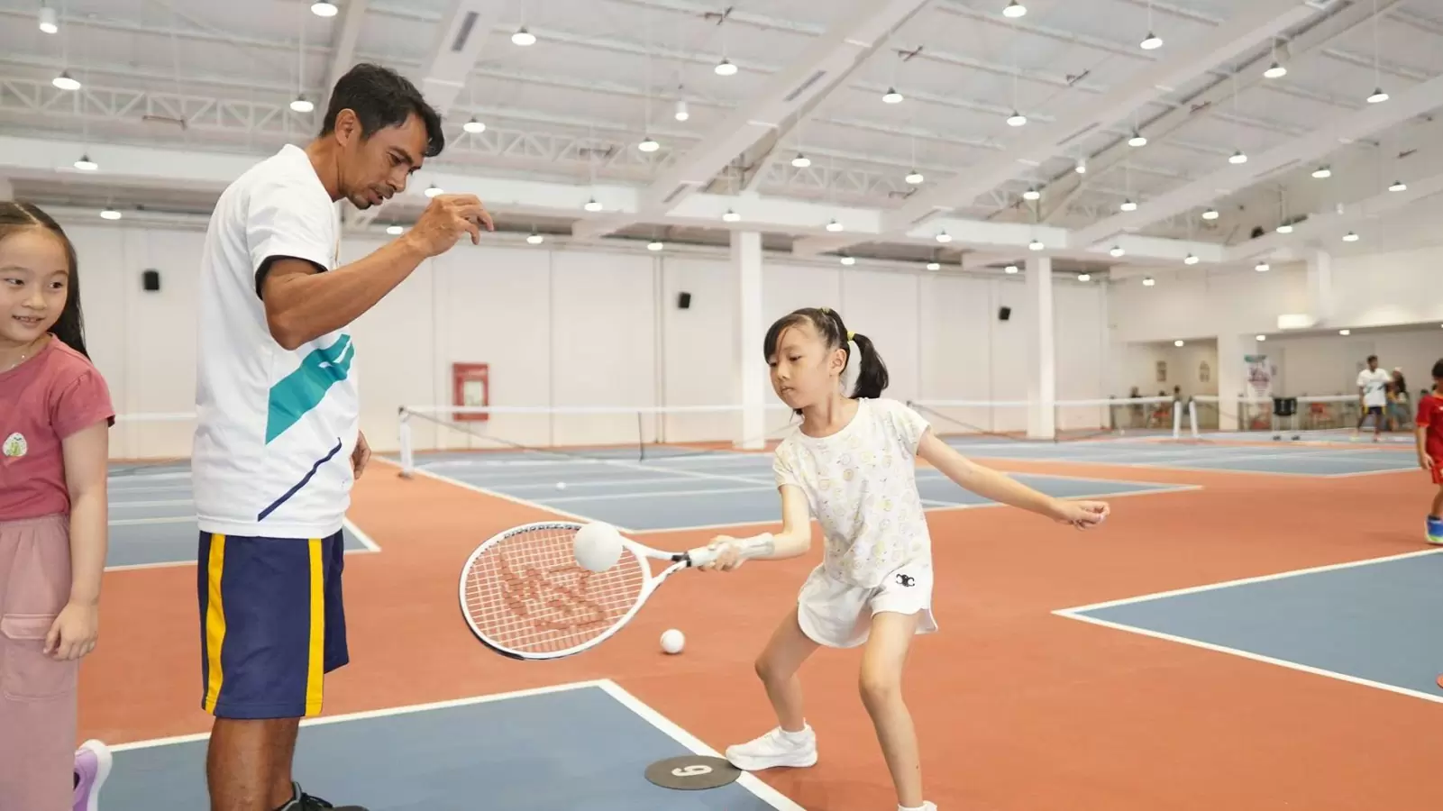  Cara Memukul Forehand Tenis Sempurna dalam 8 Langkah